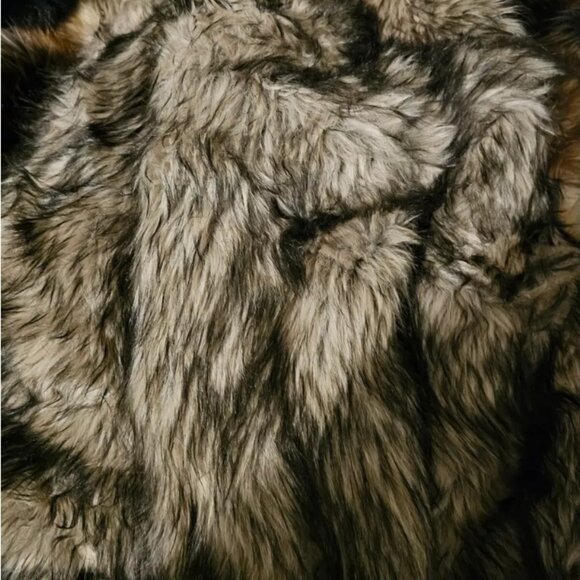 NWT Michael Kors Khaki Large Cropped Coyote Faux Fur Coat - Picture 5 of 8